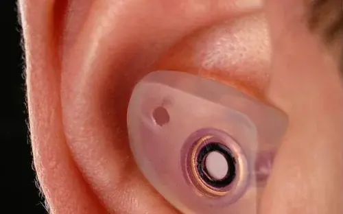 Custom filtered earplug sealed in a worker&rsquo;s ear